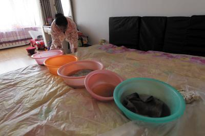 山阴楼上漏水，住户失联，小区没物管，业主维权难！律师来支招……